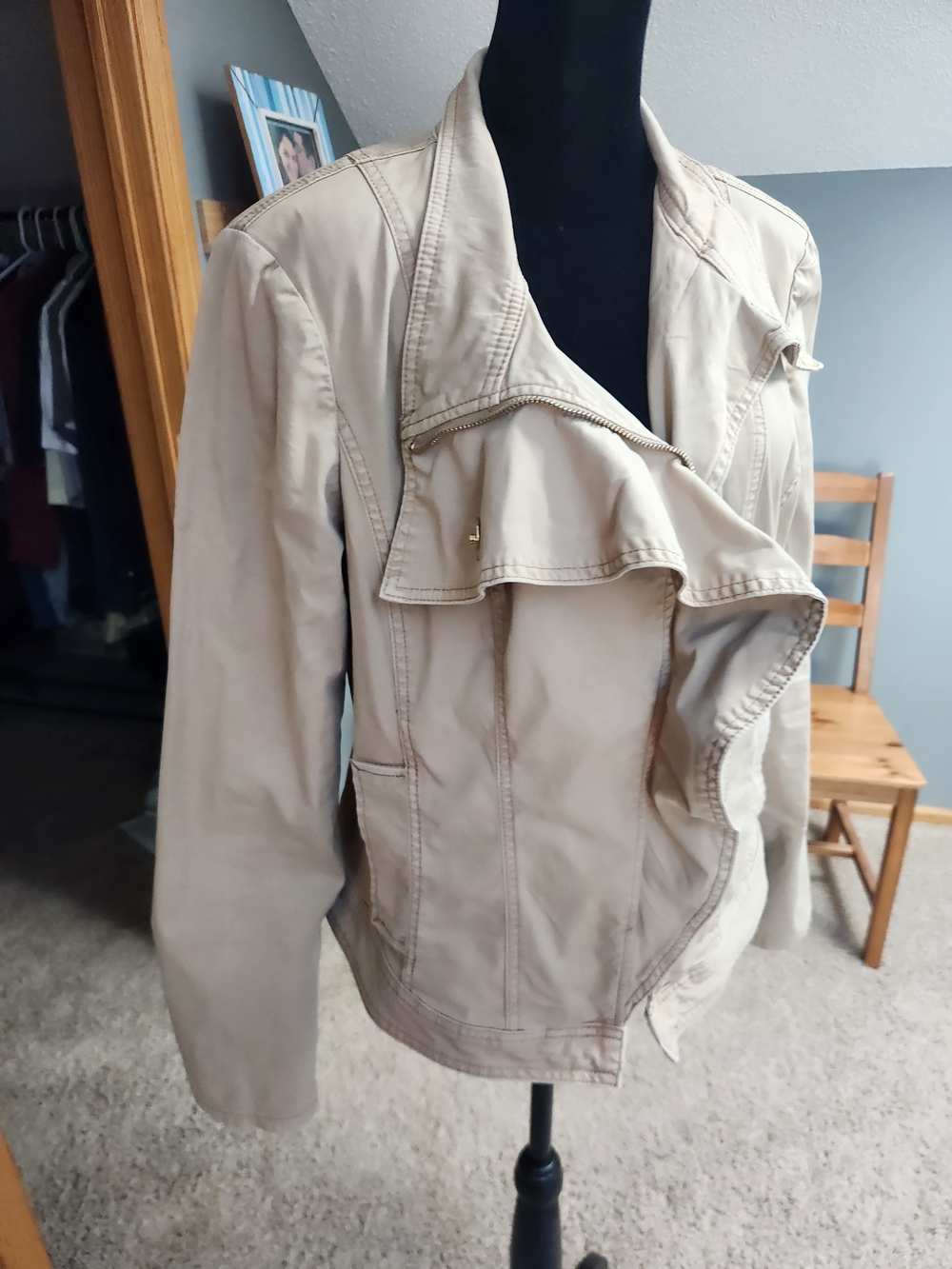 White House Black Market Women’s Ruffle Front Moto Style Jacket Beige Size 16 - Picture 3 of 12